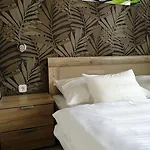 Boerzsoeny Apartament *
